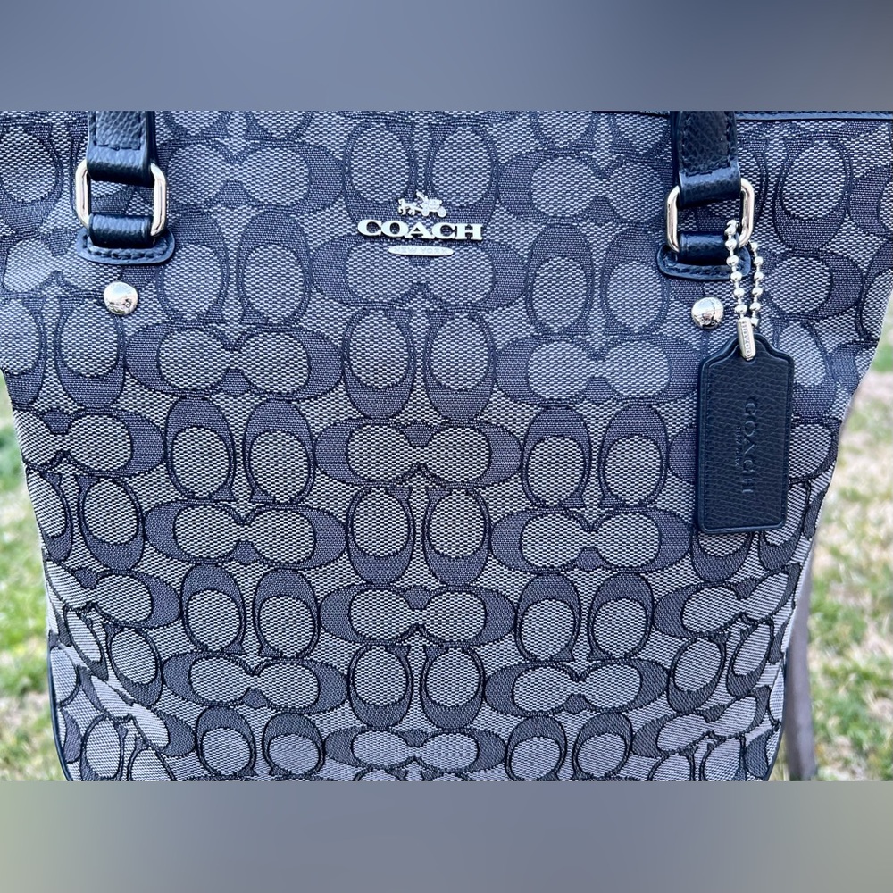 COACH Signature Tote/Bag - Picture 3 of 14